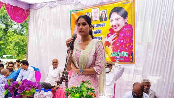 बस मुहैया करने को बताया था क्रूर मजाक