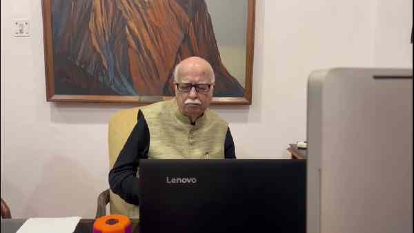 'कार सेवकों को गोली, आतंकियों को बिरयानी'