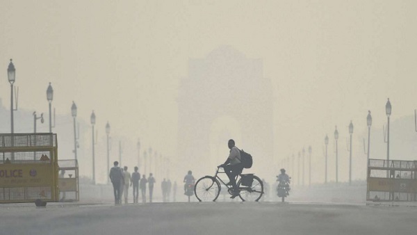 दिल्ली की हवा में पहले से सुधार लेकिन स्थिति अभी भी काफी खराब, AQI पहुंचा 372