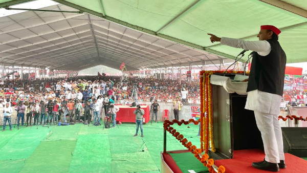 बसपा के दिग्गज नेताओं पर अखिलेश की नजर बसपा के दिग्गज नेताओं पर अखिलेश की नजर