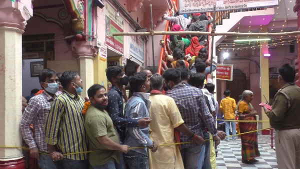 Doors of Annpurna temple opened on Dhanteras