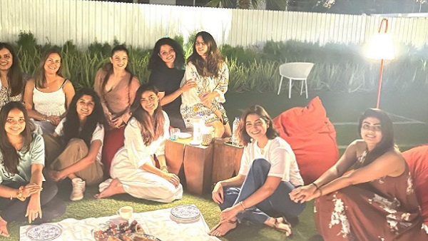 टी पार्टी की है ये तस्वीर