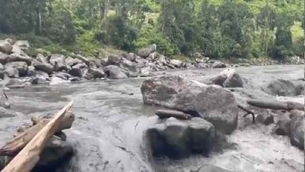 कामेंग नदी के साथ क्या हुआ ?