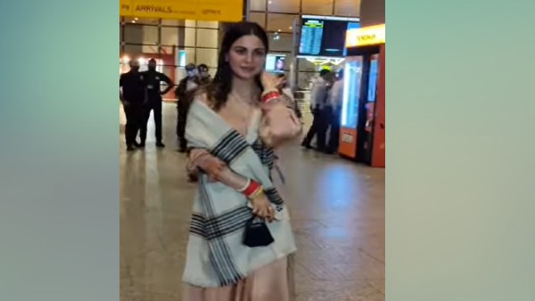 मुंबई लौटीं एक्ट्रेस का लुक हुआ वायरल