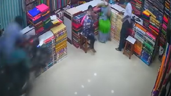 तेज रफ्तार बाइक दुकान में घुसी 