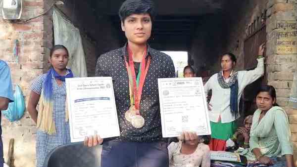 कक्षा 11 की छात्रा है प्रियंका लोधी