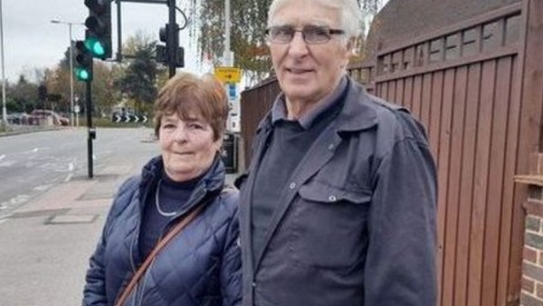 पुरानी गाड़ी को किया घर में कैद