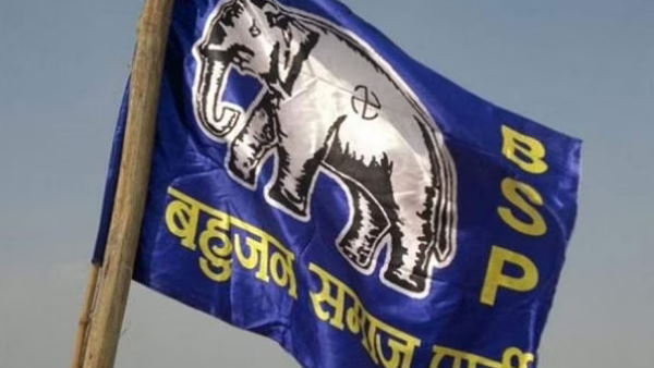 'चढ़ गुंडन की छाती पर मुहर लगेगी हाथी पर'