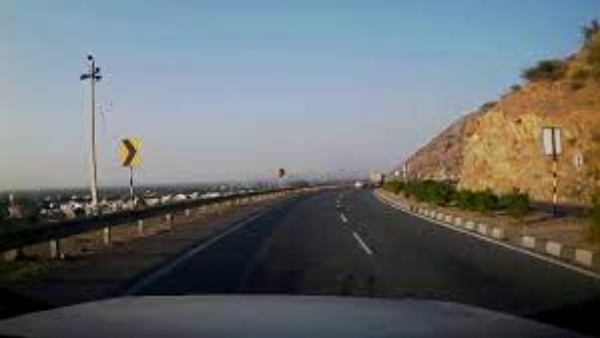 Accident on Rajkot National Highway, speeding car tire burst, 5 people lost their lives