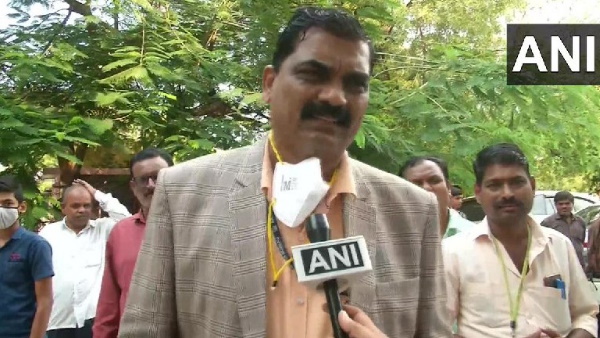 13 लाख रुपए अकेले पाइप से ही निकले 13 लाख रुपए अकेले पाइप से ही निकले