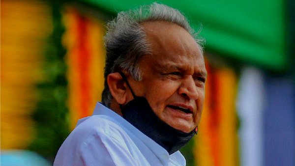  कांग्रेस ​नेताओं से मुलाकात कर दो घंटे तक चर्चा की
