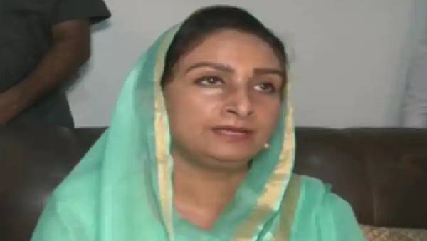 हरसिमरत बादल ने साधा निशाना