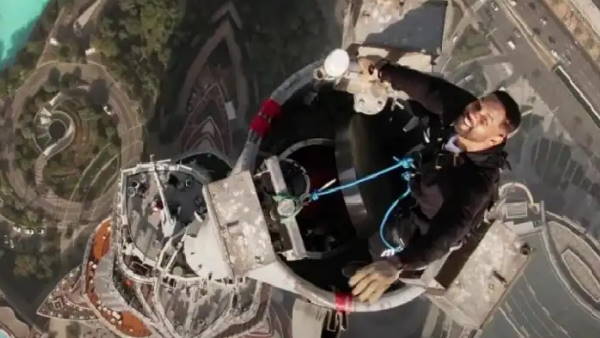 बुर्ज खलीफा पर चढ़ने को लेकर भी चर्चा में स्मिथ