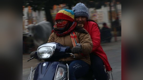 पहाड़ों पर हो रही बर्फबारी