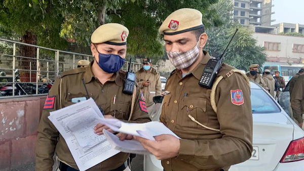सीनियर अधिकारियों के बीच मीटिंग हुई 