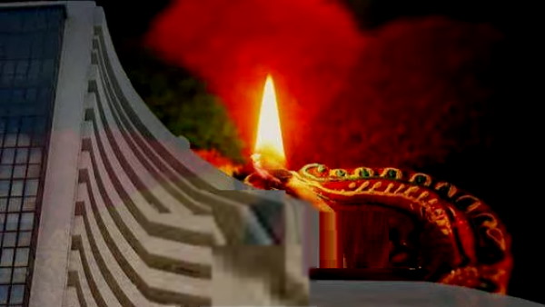 'दिवाली से ही तो दूर होता है अंधकार'