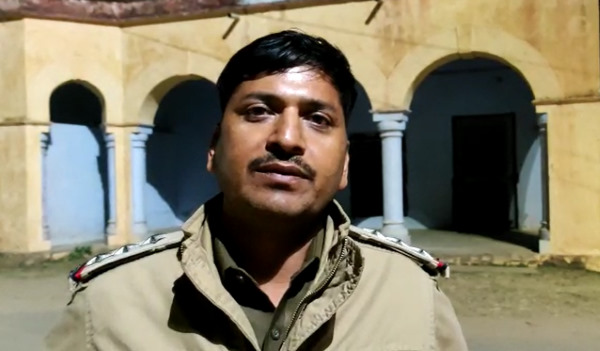 भाई को फोन पर बताई हकीकत भाई को फोन पर बताई हकीकत