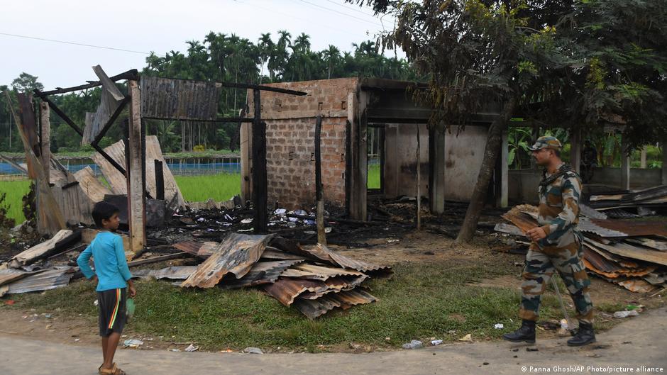 त्रिपुरा में जलाया गया घर