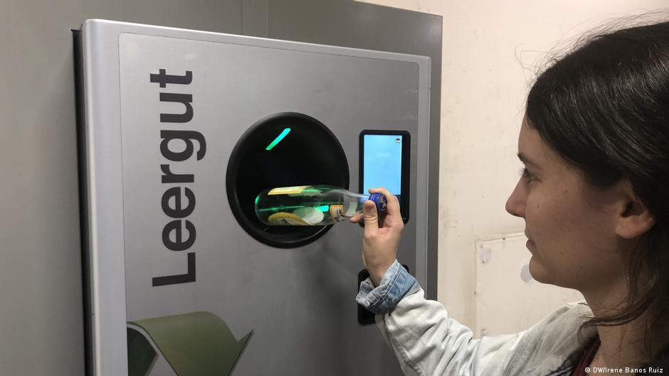 इन मशीनों में वापस करते हैं लोग अपनी बोतलें