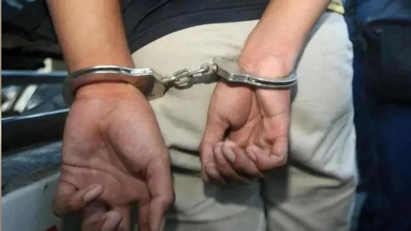 इंस्पेक्टर के खिलाफ मुकदमा दर्ज, महोबा से गिरफ्तार