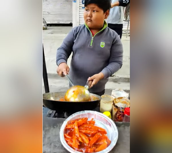 लोग दे रहे शुभकामनाएं