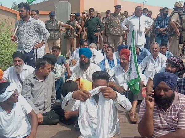 किसानों से टकराई भाजपा सांसद की कार