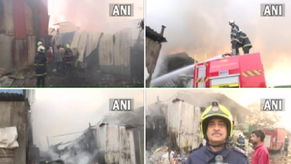 मुंबई के मानखुर्द इलाके में कबाड़ के गोदाम में भीषण आग मुंबई के मानखुर्द इलाके में कबाड़ के गोदाम में भीषण आग
