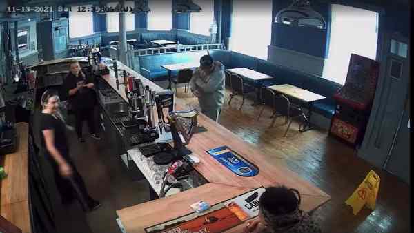 गिलास गिरने का नहीं दिख रहा कोई कारण