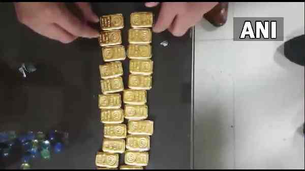 दिल्ली के आईजीआई पर पकड़ा गया 2.5 किलो सोना