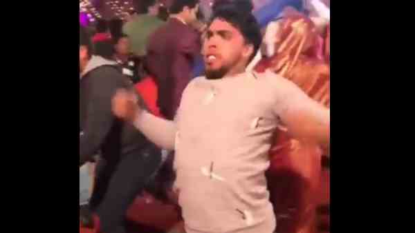 डांस कर रहा है ट्रेंड