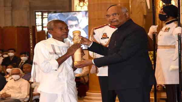 संतरे बेचने वाले 'अक्षर संत' को मिला पद्म श्री