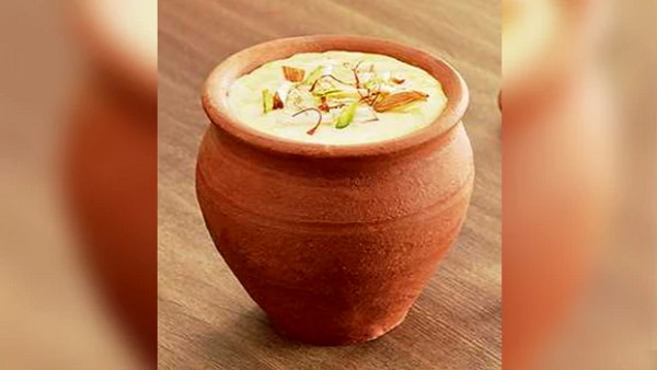 11 लोगों को काम पर रखा, कुम्हारों किसानों को भी फायदा 11 लोगों को काम पर रखा, कुम्हारों किसानों को भी फायदा