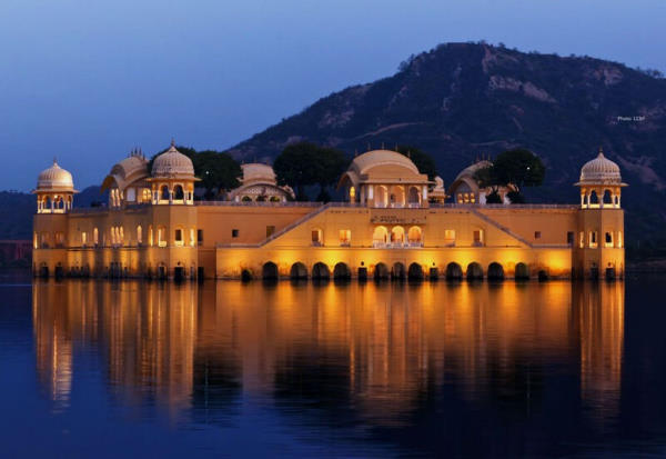 जयपुर को भारत का पेरिस क्यों कहा जाता है? जयपुर को भारत का पेरिस क्यों कहा जाता है?