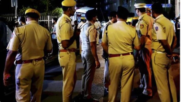 तुरंत पुलिस को दी जानकारी तुरंत पुलिस को दी जानकारी