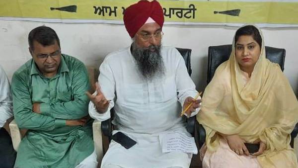 'नियुक्ती पर ध्यान नहीं दे रही सरकार'