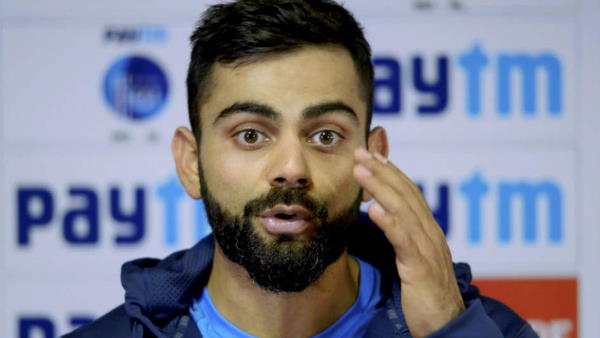 विराट सोशल मीडिया पर बन रहे हैं निशाना विराट सोशल मीडिया पर बन रहे हैं निशाना