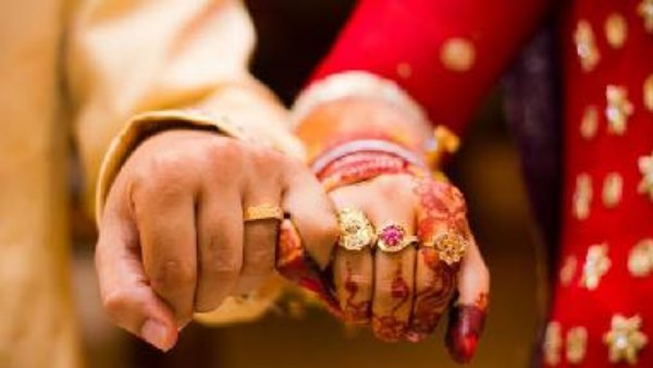 सुहागरात में प्रचलित है अजीब परंपरा 