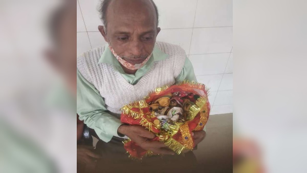 डॉक्टर ने लड्डू गोपाल का प्लास्टर किया