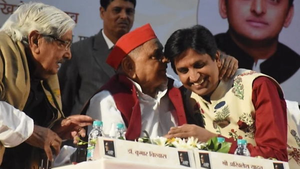 मुलायम ने कुमार विश्वास को दिया सपा में शामिल होने का ऑफर