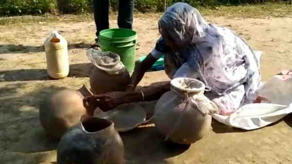 साफ करके बनाती हैं खाने योग्य