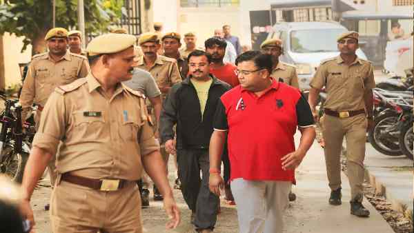 योगी के खिलाफ ब्राह्मणों की 'कथित' नाराजगी दूर हो गई ?