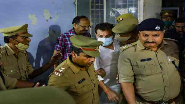 दोनों पक्ष लगा रहे हैं पक्षपात के आरोप