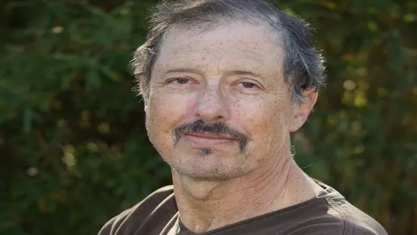 डॉल्फिन आई थी पास