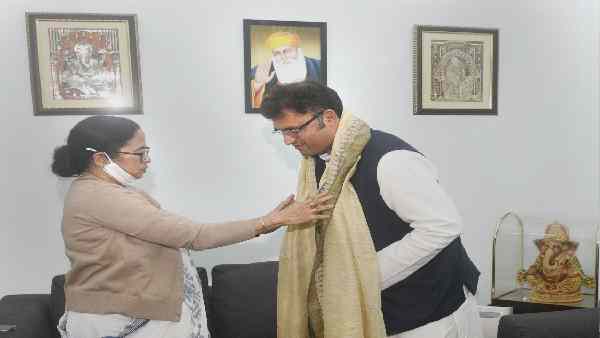 कांग्रेस को ममता दे रही हैं बार-बार झटका