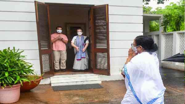 क्या कांग्रेस ममता का नेतृत्व स्वीकार करेगी ? क्या कांग्रेस ममता का नेतृत्व स्वीकार करेगी ?