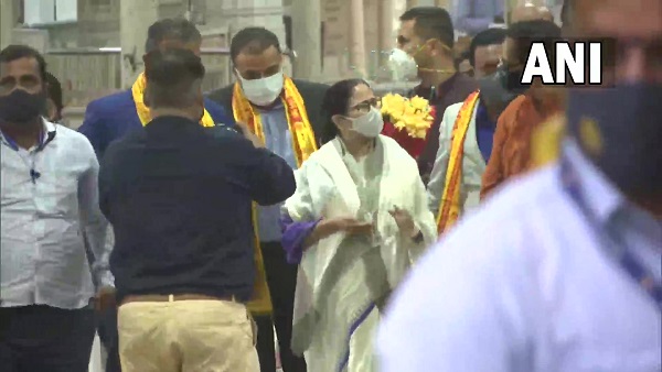 ममता ने की उद्धव ठाकरे के लिए प्रार्थना
