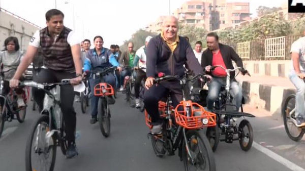 Delhi Air Pollution Manish Sisodia Appeal travel by cycle-bus for at least one day Delhi Air Pollution Manish Sisodia Appeal travel by cycle-bus for at least one day