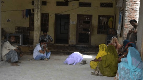 पैसा नहीं मिलता तो फिर होता है चढ़ोतरा 