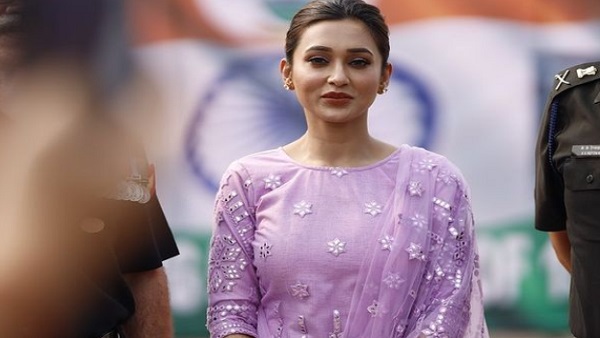 TMC सांसद मिमी चक्रवर्ती ने कहा- 'सेल्फी तो मैंने ली है...'