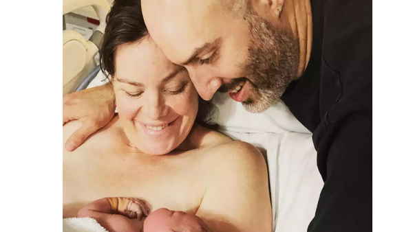 यूजर्स भारतीय सांसदों के लिए लिख रहे ये बात 